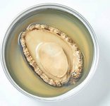 缶詰の中には、肉厚でぷりぷり食感のあわびが