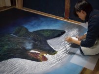 クマの血を使う顔料づくりは、浮世絵にも用いられた技法だが、「一人では試験管１本でティースプーン１杯つくるのがやっと」と永沢さん