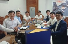 ベトナムでの現地営業の様子。同社と現地の販売代理店が足並みをそろえ、誠実に顧客対応する
