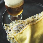 ビールのジョッキをあしらったレース付きタオルハンカチは大ヒット商品に（現在は販売されていません）