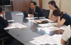 社長も席に着くブレーンストーミング。現場の声が経営に直接届く場をつくった
