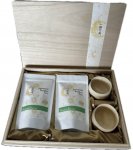 「一期竹茶」と竹の器のセットを桐の箱に入れてギフト商品として販売する