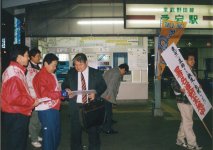 官民一体となって活動をしている署名運動は長期にわたる活動の一つ