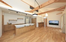 屋内での移動歩数を減らすため、動線に配慮したLDKの施工例
