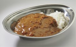 10日〜２週間かけて提供される熟成のルーは３種あり、人気のインデアンルーだけで年間300万食を売る