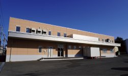2023年、製造工場の２階に移転した本社。１階でカレーを製造しており、藤森さんは社長業をしながら毎朝のスパイス調合を欠かさない