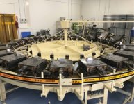 海老せんべい製造に使う回転円盤焼成機