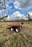 収穫した果実などを荷台に載せて搬送することもできる農作業支援ロボット