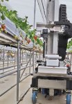 宇都宮大学と共同で開発した、イチゴ収穫ロボット