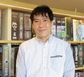 「１年に発売されるゲームのうち市場に残るのは100分の１。５年以上残るのはさらに100分の１。ノコスダイスは、その仲間に入れました」と語る杉木社長