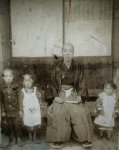 初代・中町定吉さん（右から２番目）と、後に後を継ぐ清吾さん（左）と昭吾さん（その隣）