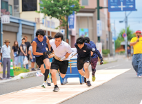 2025年に25年ぶりに復活した「豊年千俵引競走」