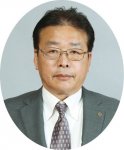 茅野商工会議所 会頭
南新電気工業株式会社 代表取締役社長
金子 好成
　
事業内容：建設業、電気設備工事業 
趣味：料理、読書