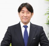 「連続式のパネルが、日本で当たり前に使われる未来を目指しています」と語る岩根社長