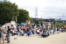大東YEGフェスティバルでは子どもが職業体験で稼いだ独自の紙幣で物を買う経済の流れを学ぶ
