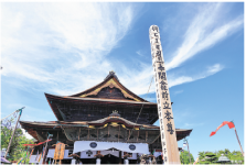 前立本尊と結ばれている回向柱（写真提供：善光寺）