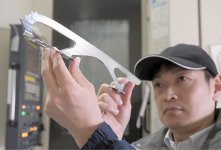 トップ選手たちのフィードバックにも応える『YS BLADES』担当の社員。ものづくりに情熱と誇りを持つ