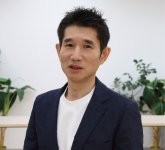 「天気予報は身近な情報でありながら、裏側は膨大な観測データを一瞬で処理していく物理学の世界なんです」と話す上山さん
