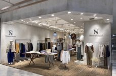 タカヤ商事が展開するファッションブランド「R.N.A-N」のショップ