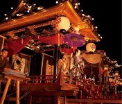 豪華絢爛な曳山で子供歌舞伎が演じられる伝統行事「お旅まつり」