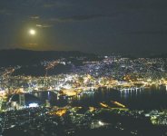 すり鉢状の地形がつくる立体的な長崎の夜景