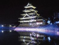 レーザーマッピングで華やかに彩られる松本城