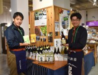 ブースには伊丹の銘酒が勢ぞろい