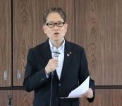 あいさつする森光会頭