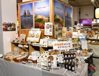 多彩な商品が並ぶ長門商工会議所のブース