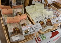 キノコの炊き込みご飯の素や乾燥キノコなど