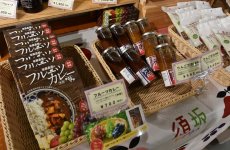 フルーツカレー（レトルト）や肉にも野菜にも合う「りんごだれ」など