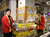 ブースには天童自慢の商品が並ぶ