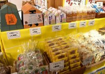 「天童駒サブレ」をはじめ、もなかやせんべいなど人気土産がずらり