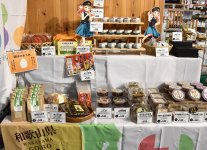 金山寺みそや紀州鉄道をモチーフにした和菓子などが豊富に