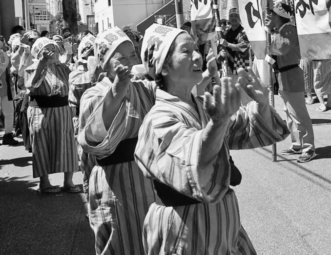 セレクト地域短信 宮古島引き踊り復活 伝統のステップに歓声 日商 Assist Biz